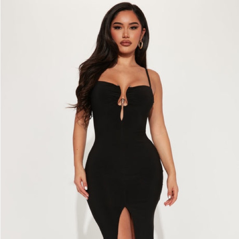 ~Energetically Elite:Black Maxi Dress w/Gold Hardware Detail & Front Slit~